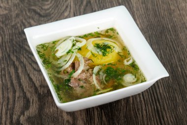 Beyaz et çorbası - kuzu veya dana eti ile Hashlama