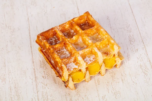 Süße Waffel Mit Beerenmarmelade — Stockfoto