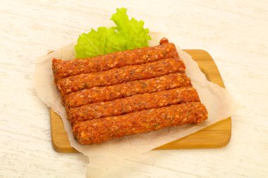 Çiğ Dana sosis ızgara için