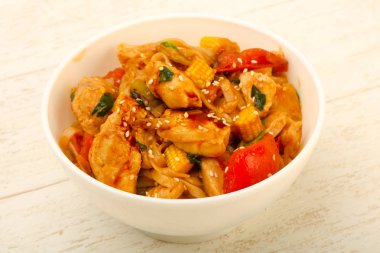 Udon ile tavuk ve susam