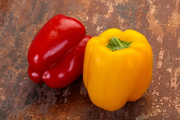 Rote Und Gelbe Bulgarische Paprika — Stockfoto