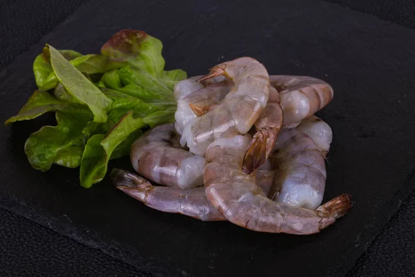 Raw King Prawns Ready Cooking Served Salad Leaves — Stock Photo, Image