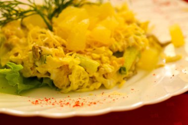 Ananas Tavuk salatası