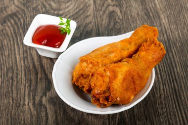 Ketçap ile çıtır tavuk budu