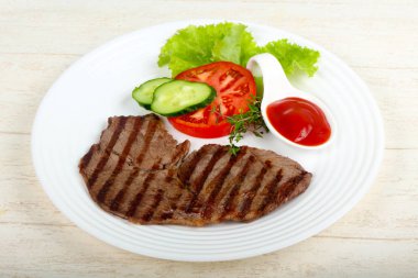 Izgara dana biftek sosu ve kekik ile