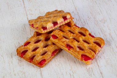 Reçelli enfes poğaçalı börek.