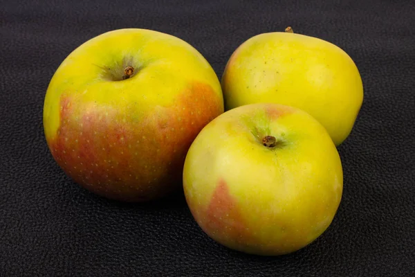 Manzanas Dulces Maduras Sobre Fondo — Foto de Stock