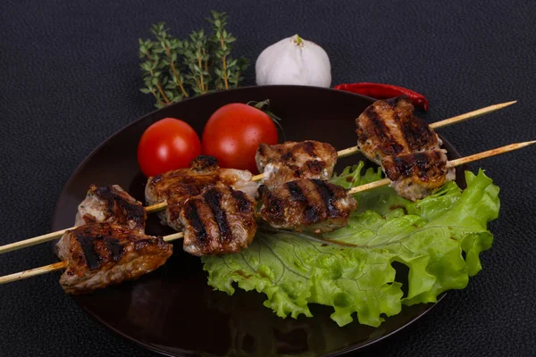 Pork Kebab Skewers Plate Salad Leaves Tomatoes Served Thyme Garkic — Stock Photo, Image