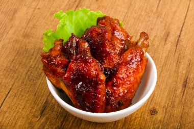 Teriyaki soslu tavuk kanadı.