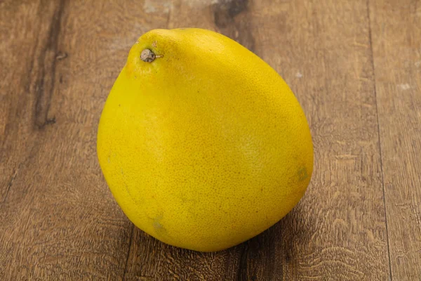 Mogen Fräsch Pomelo Frukt Över Trä Bakgrunden — Stockfoto