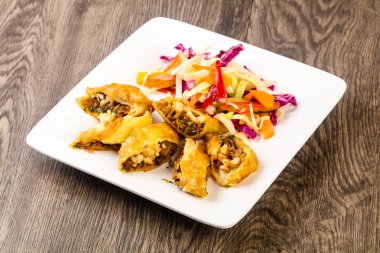 Karides böreği lahana ve havuç ile