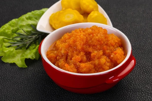 Kabak kabağı kabağında havyar.