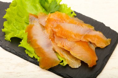 Füme yayın balığı fileto carpaccio