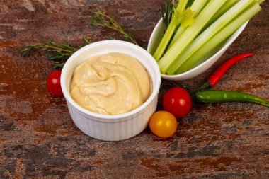 Vejetaryen mutfağı - Kereviz çubuklu humus