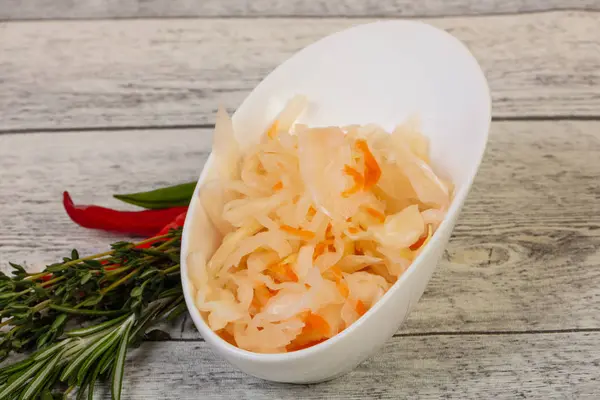 Salamura lahana - kekik ve biberiye ile lahana turşusu