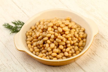 Dereotu şubesi ile kasede beyaz börülce