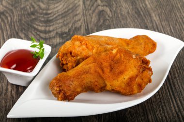 Ketçap ile çıtır tavuk budu