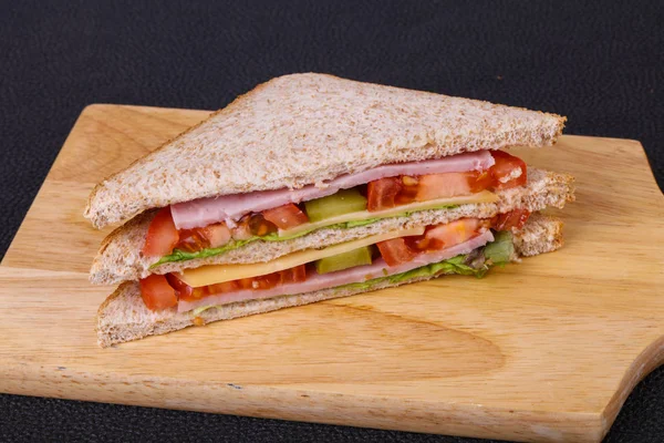 Panino club con prosciutto e formaggio — Foto Stock