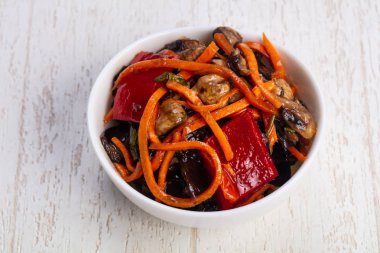 İştah açıcı ızgara salatası