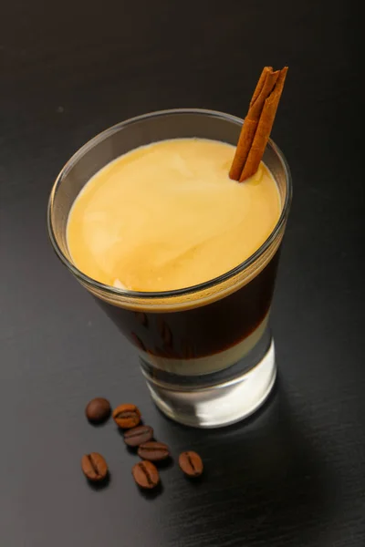 Espresso mit Kondensmilch — Stockfoto