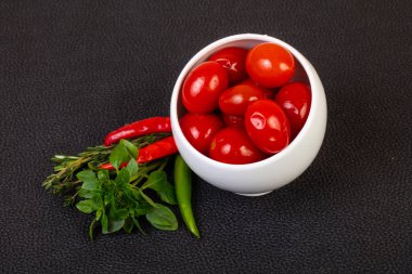 Turşu kiraz domates