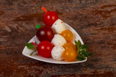 Caprese salatası sopa