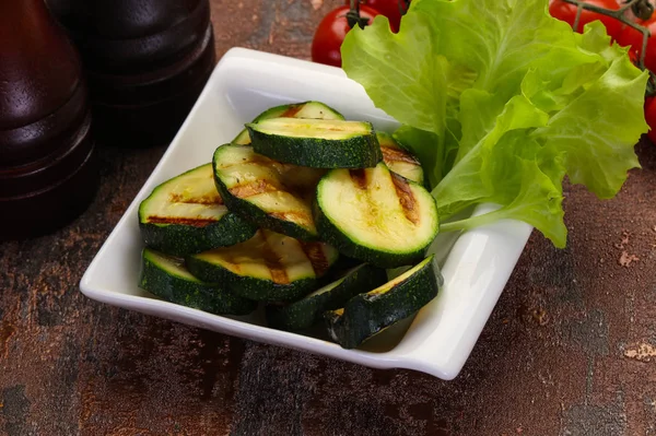 Cucina vegana - zucchine alla griglia — Foto Stock