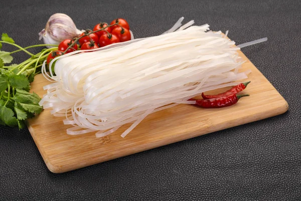 Raw rice noodles — Stock Photo, Image