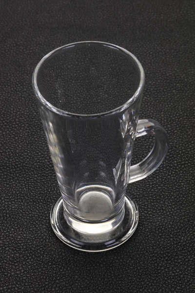 Leere Glasschale Auf Schwarzem Hintergrund — Stockfoto