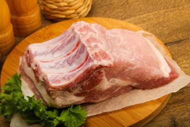 Pişirme için çiğ domuz eti