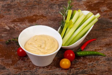 Vejetaryen mutfağı - Kereviz çubuklu humus