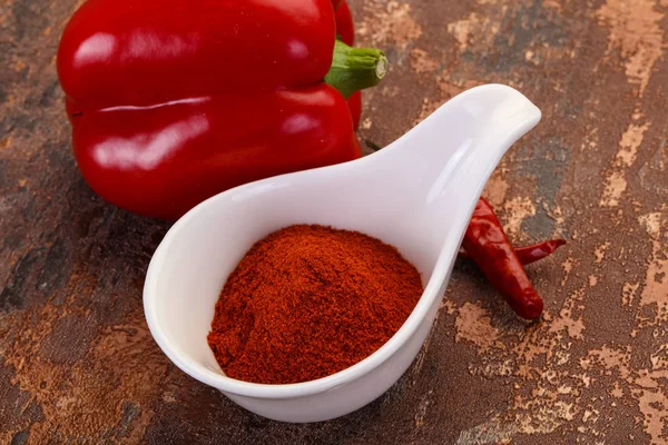 Paprika poeder in de kom — Stockfoto