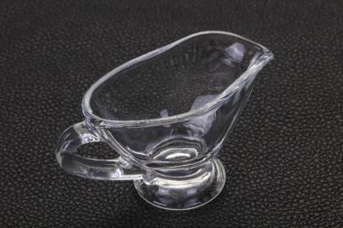 Boş bardak et suyu tekne