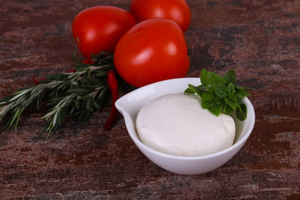 Pelota italiana de queso Mozzarella —  Fotos de Stock