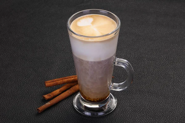 Capuccino im Glas — Stockfoto