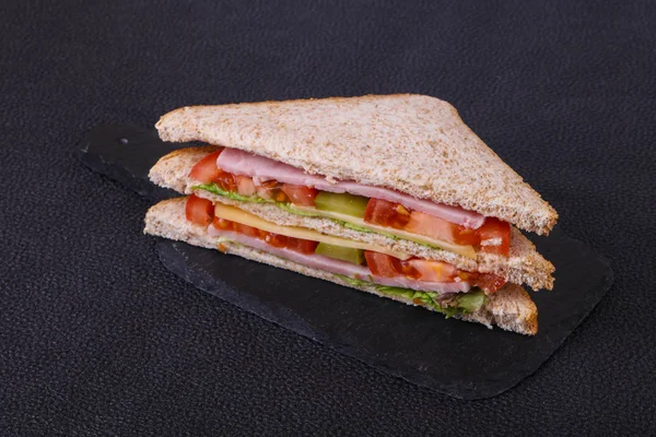 Panino club con prosciutto e formaggio — Foto Stock