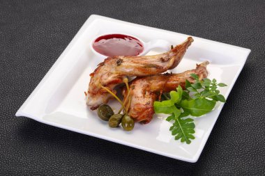 Kavrulmuş tavşan bacaklar