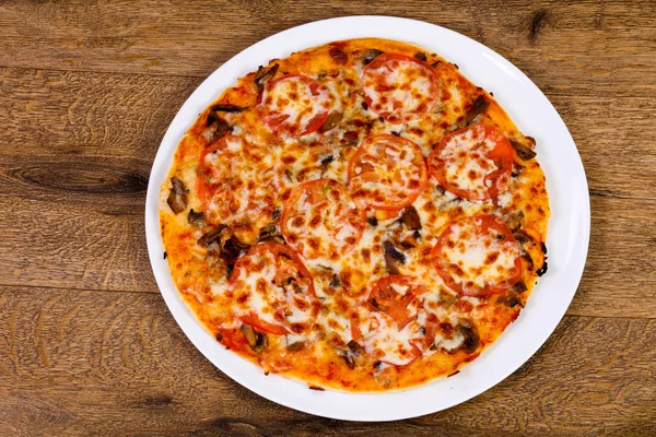 Houbová pizza se sýrem — Stock fotografie