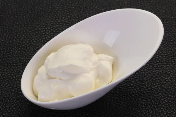 碗里的酸奶油 — 图库照片