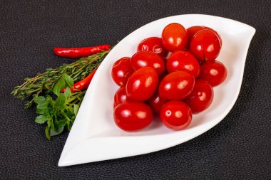 Turşu kiraz domates