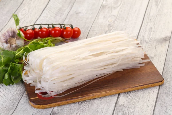 Raw rice noodles — Stock Photo, Image