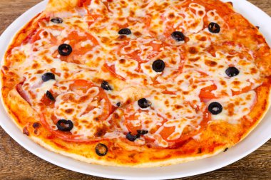 Zeytin ile margarita pizza
