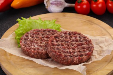 Çiğ burger pirzola