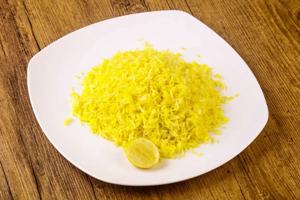 Žlutá rýže s limetkou — Stock fotografie
