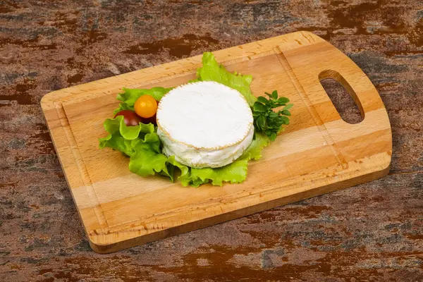 Delicoso queso camembert —  Fotos de Stock