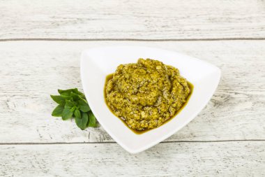 Fesleğen sosu Pesto