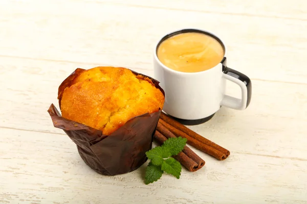 Muffin Com Café Canela Sobre Madeira — Fotografia de Stock