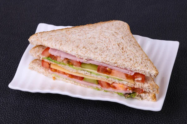 Sandwich Club Jambon Fromage Feuilles Salade Tomates Concombres Marinés — Photo