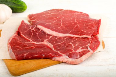 Ham sığır eti biftek yemek için hazır