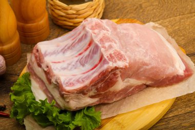 Pişirme için çiğ domuz eti